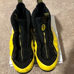 Nike Kids Black and Yellow Sneakers